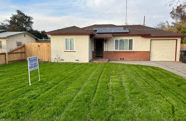 Charming  Pet Friendly 2 Bed/1 w/SOLAR  Yard Care Located on Spacious Lot near Schools  Shopping! photos photos