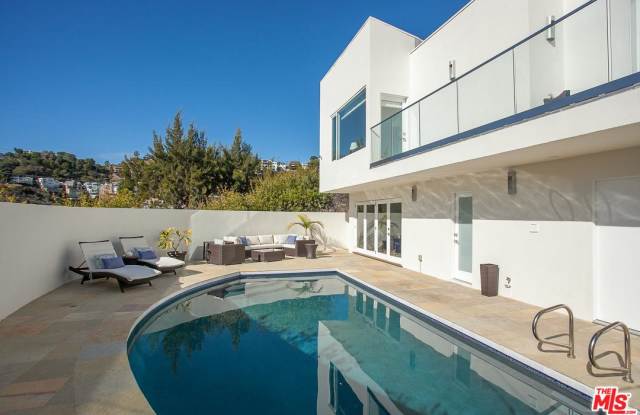 1803 BLUE HEIGHTS Drive Gallery 3