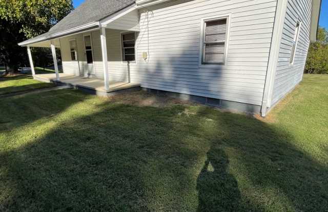 2 Bedroom / 1 Bath Kingsport, TN - 1937 Idle Hour Road, Kingsport, TN 37660