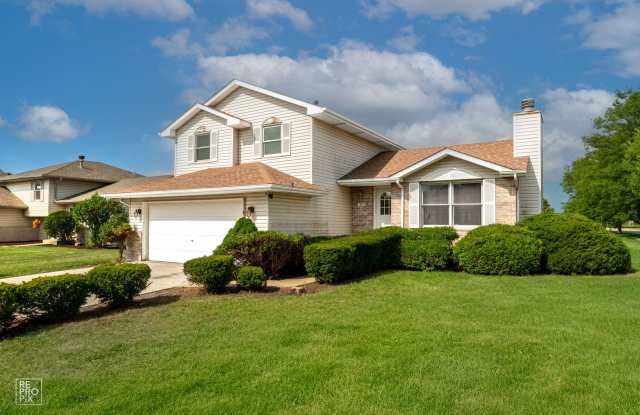 Joliet Corner Lot Three Bedroom Split Level photos photos