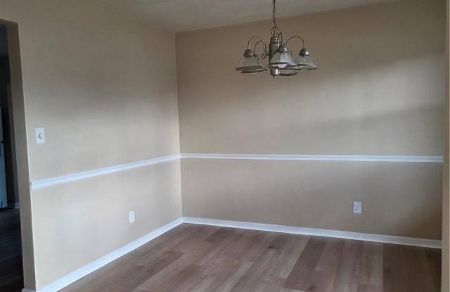 604 SANDY SPRINGS Lane Gallery 3