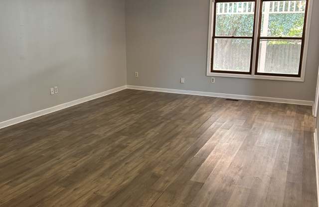 4618 Iron Circle Gallery 2