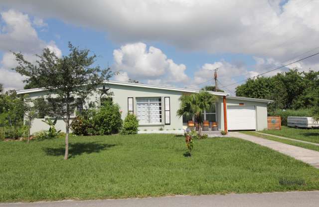 510 Saunders Street - 510 Saunders Street, Sebastian, FL 32958
