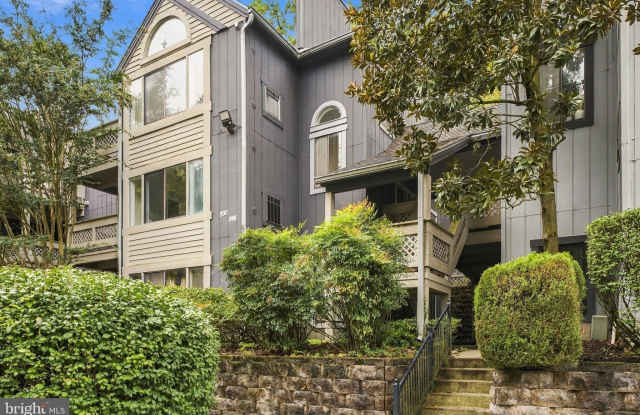 898 WINDBROOKE Drive Gallery 4