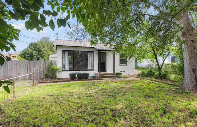 CUTE 2 BED/1 BATH HOME photos photos