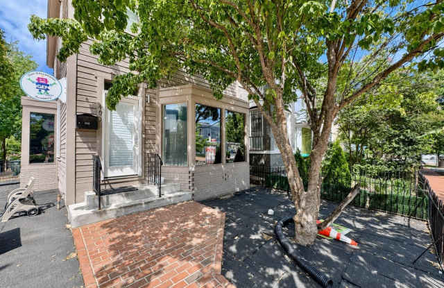 400 8TH Street NE Gallery 2