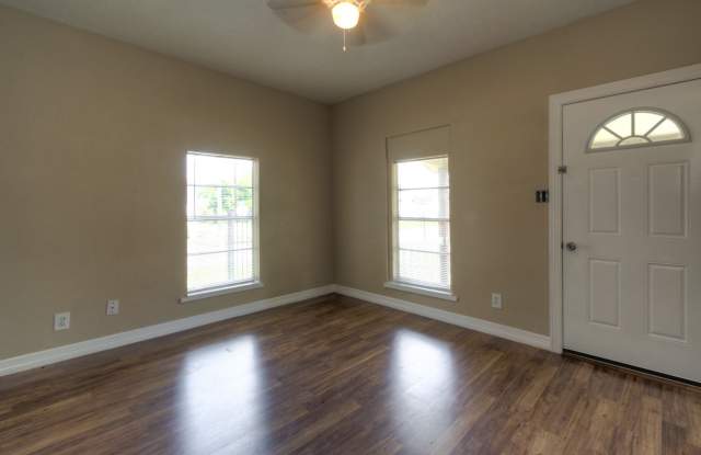7902 Avenue F Gallery 4