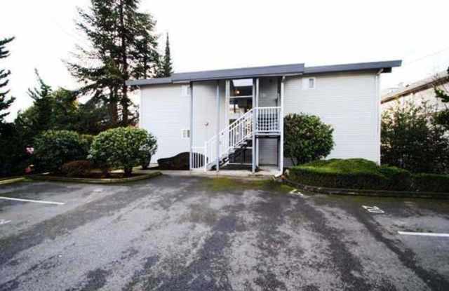 6015 Lakeview Dr. - 6015 Lakeview Drive, Kirkland, WA 98033