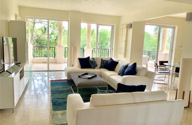 19121 Fisher Island Dr Gallery 4