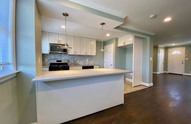 4308 PLAINFIELD AVENUE Gallery 2