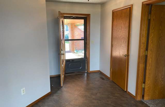 Huge Single Level Home w/ Amazing Vancouver Lake Views!!! - 6708 NW Dogwood Dr Gallery 2