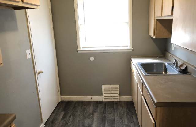 4315 E Linwood Boulevard Gallery 2