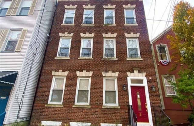 5 Woodland Avenue 2 photos photos