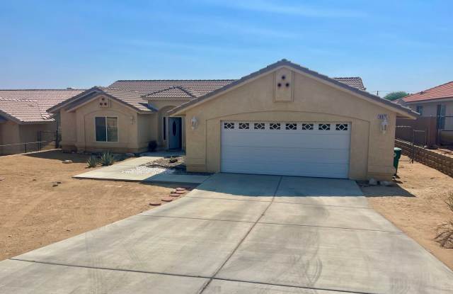 4 bedroom and ll appliances included! photos photos