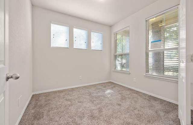 2 Week Free Move-In Special! Spacious 4-Bedroom Solana Ridge Home with Office, Game Room & Large Backyard Gallery 3