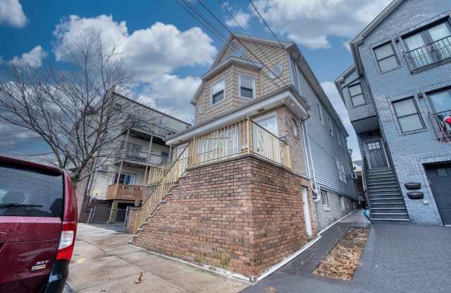 118 WEST 19TH ST - 118 West 19th Street, Bayonne, NJ 07002