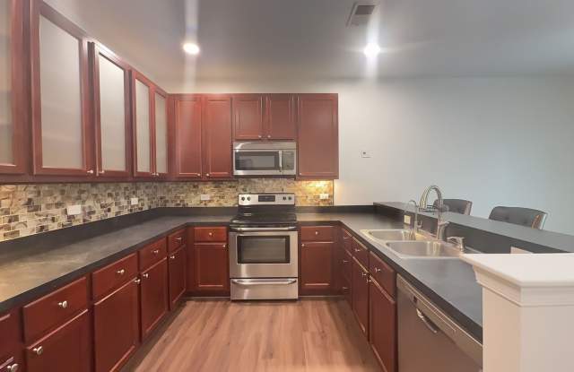 Recently Renovated 3-Bedroom Condo in The Grove at the Arboretum Gallery 4