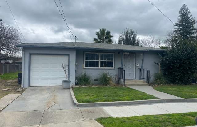 CHARMING COTTAGE IN DOWNTOWN PLEASANTON! photos photos
