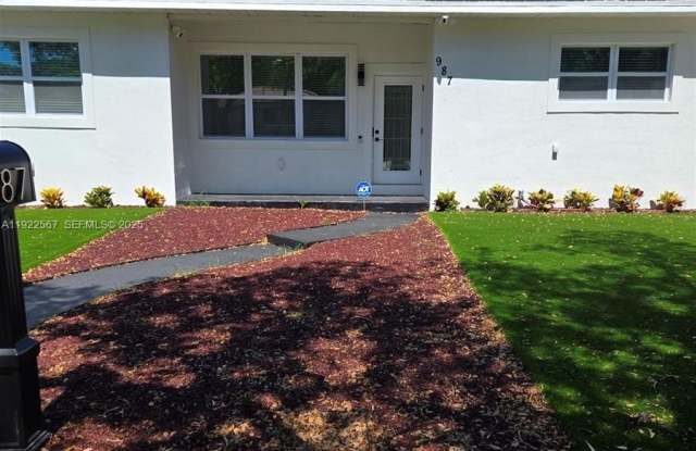 987 NE 145 photos photos