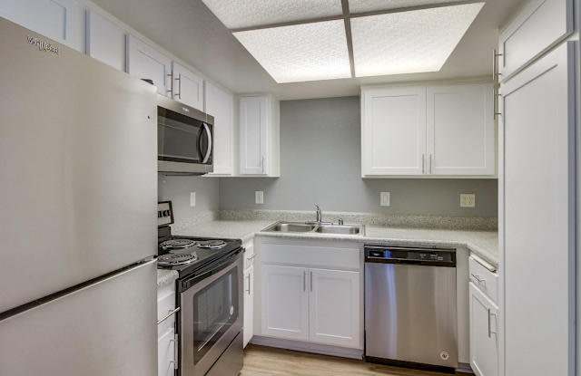 2170 S Harbor Blvd Unit D11 photos photos