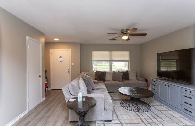 Beautiful 3 bedroom 2 bath Fountain Park Home Gallery 4