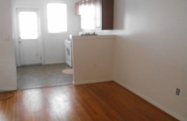 528 Maude Ave Gallery 2