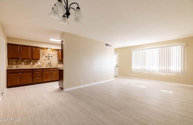 12208 N PEBBLE BEACH Drive Gallery 4