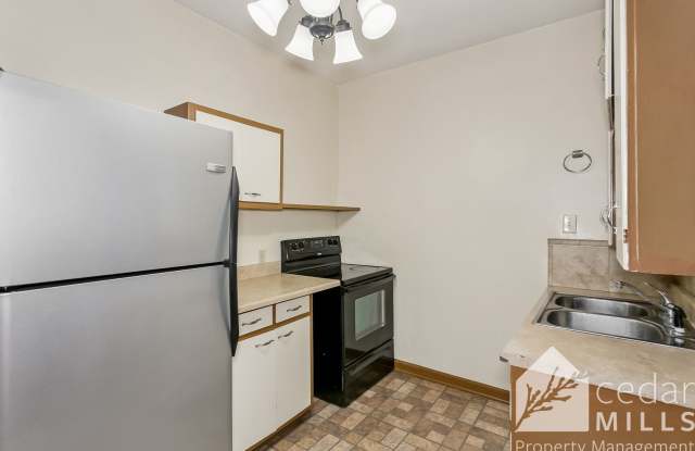 130 S Charles Gallery 4