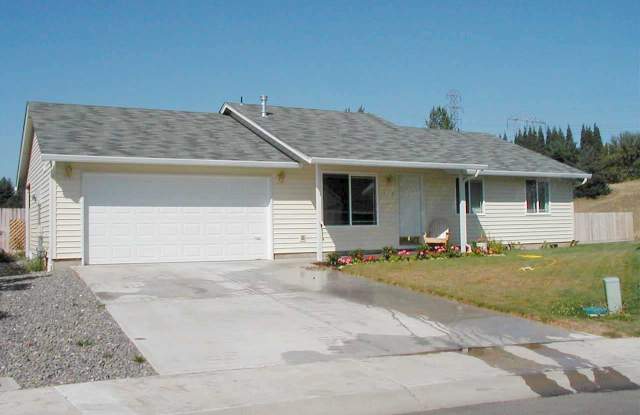 Single Level Home on Cul-de-Sac in the Green Meadows area for Lease - 7415 NE 64th Cir photos photos