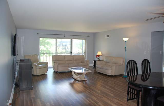 5200 CARRIAGEWAY Drive Gallery 3