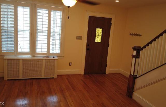 539 24th St NE Unit 1 Gallery 4