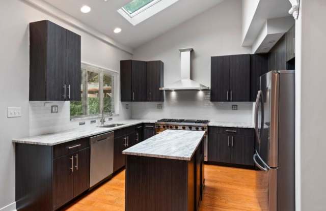 4647 N Winchester Gallery 2