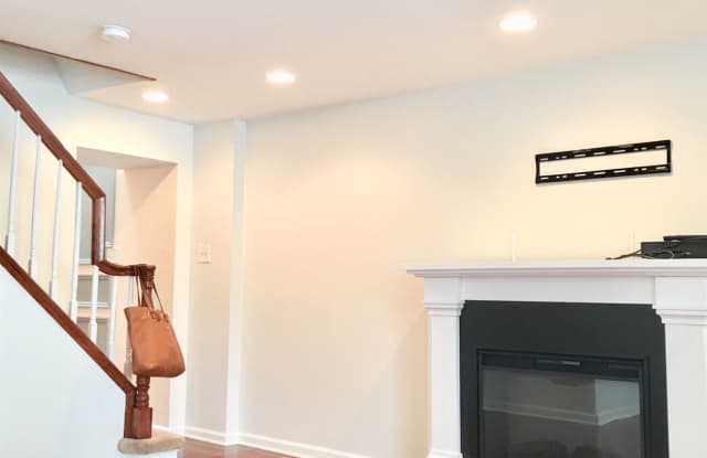 111 Roxborough Ave Gallery 2