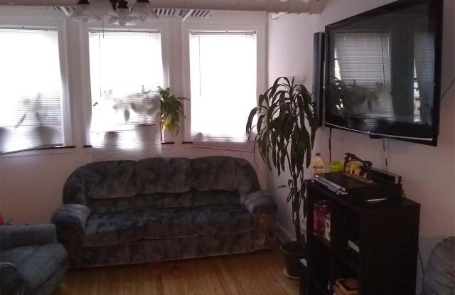 6335 N. Greenview  - GDN Gallery 4
