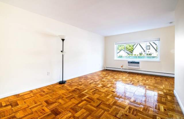 838 Pelhamdale Avenue Gallery 4