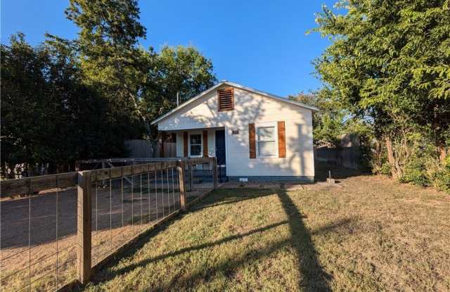 540 S Grant Avenue - 540 South Grant Avenue, New Braunfels, TX 78130
