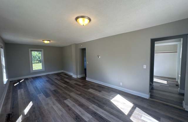Spacious Freshly Updated Home Close to Downtown Beloit Gallery 4