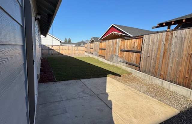 1004 Brandon Way - 1004 Brandon Way, Phoenix, OR 97535 1004 Brandon Way - 1004 Brandon Way, Phoenix, OR 97535