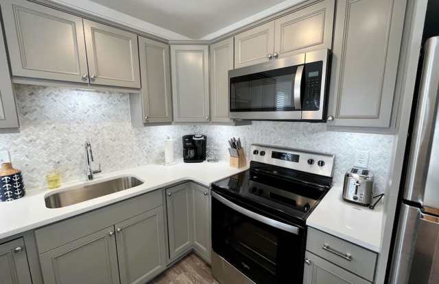Renovated Home - Sleeps 6 - Winter Rental Only Gallery 4