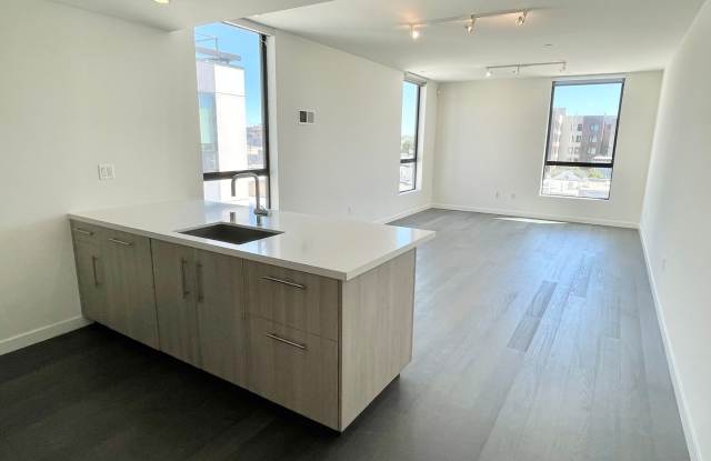 HIP 2BR/2BA Inner Mission Top Floor Boutique Condo! Parking! Roof Deck! Laundry! Pet Considered. PROGRESSIVE - 1515 15th Street, San Francisco, CA 94103 HIP 2BR/2BA Inner Mission Top Floor Boutique Condo! Parking! Roof Deck! Laundry! Pet Considered. PROGRESSIVE - 1515 15th Street, San Francisco, CA 94103