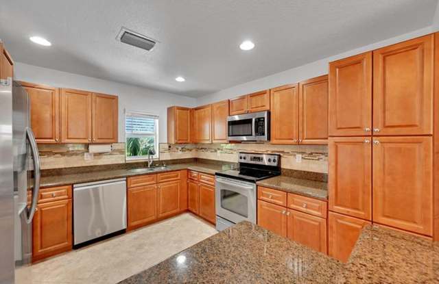 453 NE 1ST Street, Pompano Beach, FL 33060 - 6201 Gallery 1