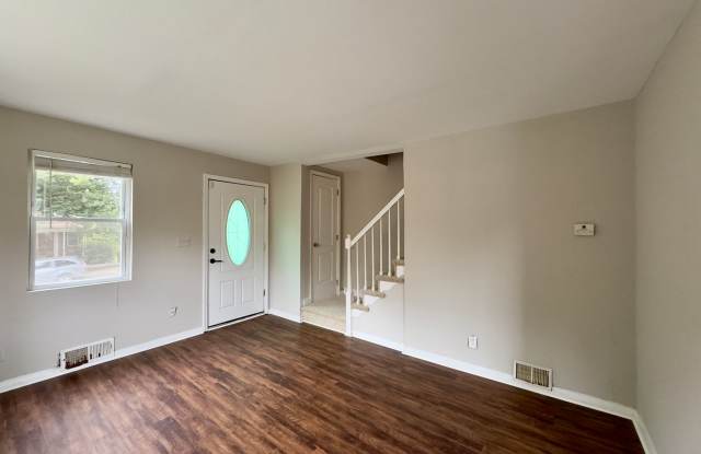 Charming 2BD/1BA Townhome in Grove Park, MD! Gallery 3