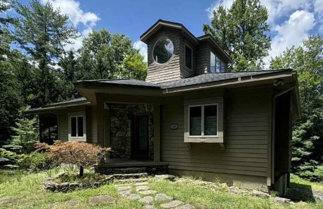 Privacy Surrounded by Nature Gallery 1