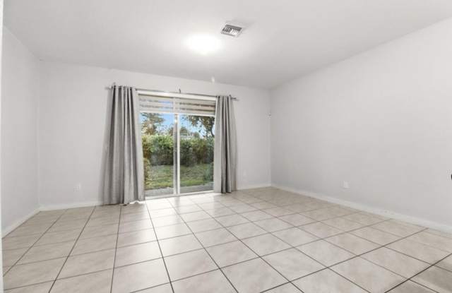 113 BANDOL Street, Riviera Beach, FL 33404 Gallery 4
