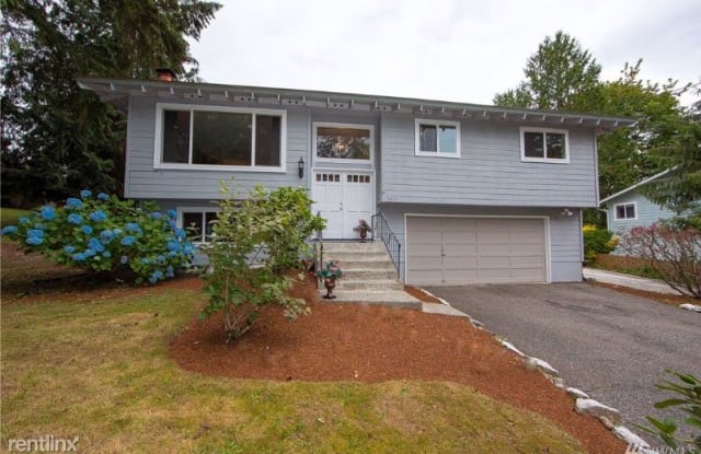 3215 180th Ave Ne - 3215 180th Avenue Northeast, Redmond, WA 98052