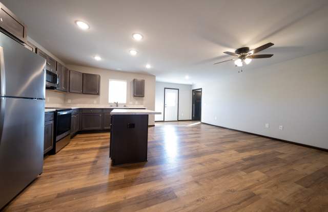 568 4th Cir. Dr. SE Gallery 2
