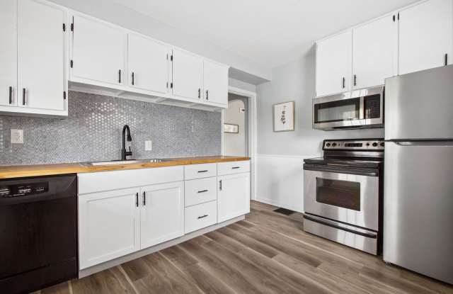 Remodeled Clintonville Cape Cod w/Private Yard & Garage! Gallery 1