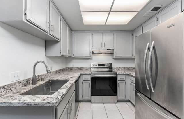 Charming 2 Bedroom 2 Bath Duplex Gallery 4