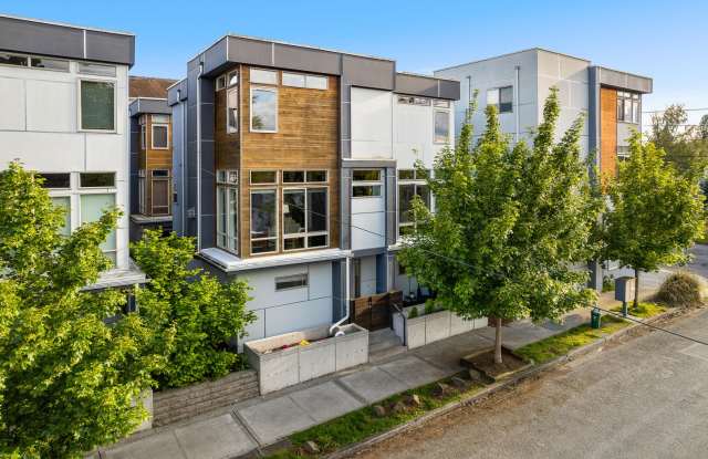 Amazingly Generous Greenwood 3 Bedroom 3.5 Bath Townhouse photos photos