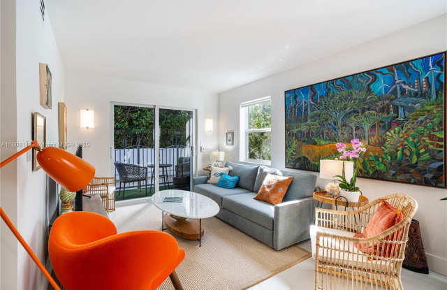 61 Collins Ave photos photos